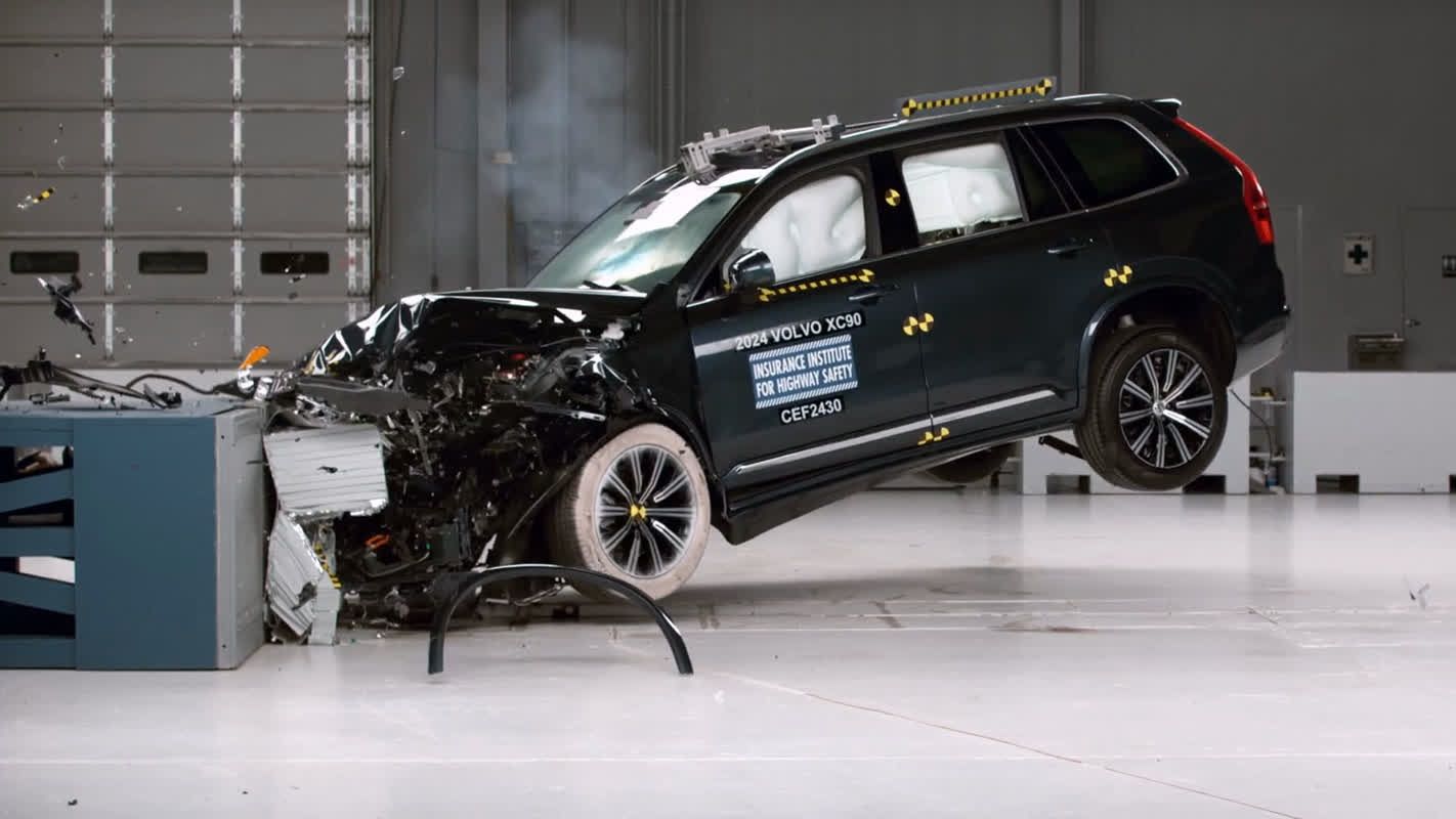 출시 10년차인 차가 IIHS 충돌 테스트 최고 점수를 또 받았다 | 카앤모어